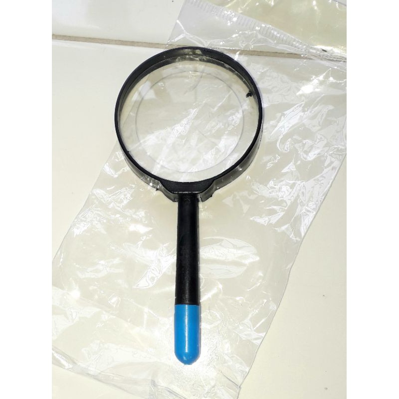 Mô hình một chiếc kính lúp loại lớn bằng nhựa 2 trong 1