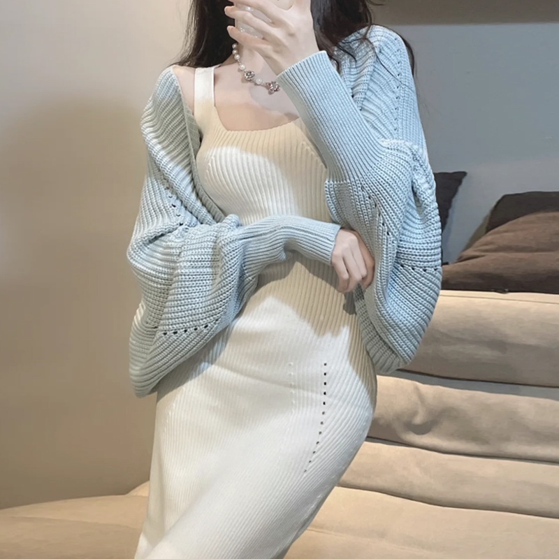 Jane Đầm hai dây bản to midi dệt kim màu trắng tinh khiết - áo khoác len croptop màu xanh Blue tiểu thư