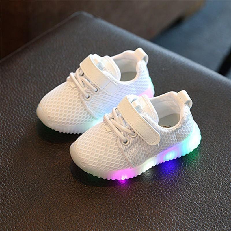 Giày thể thao đế có đèn Led thời trang cho bé