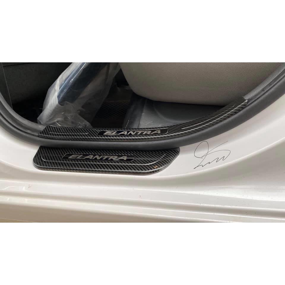 Nẹp cửa xe Hyundai Elantra 2016 đến 2021 mẫu CARBON
