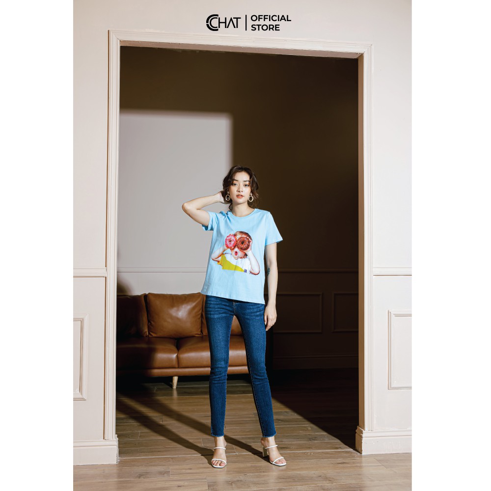 Áo thun nữ t-shirt in bé cầm bánh CCHAT