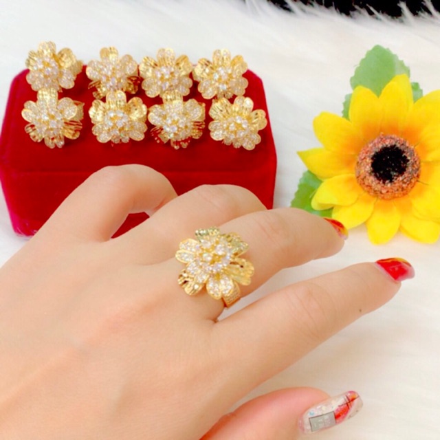 Nhẫn nữ kiểu hoa dát vàng 18k mẫu mới