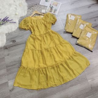 Váy vàng tơ lụa thiết kế