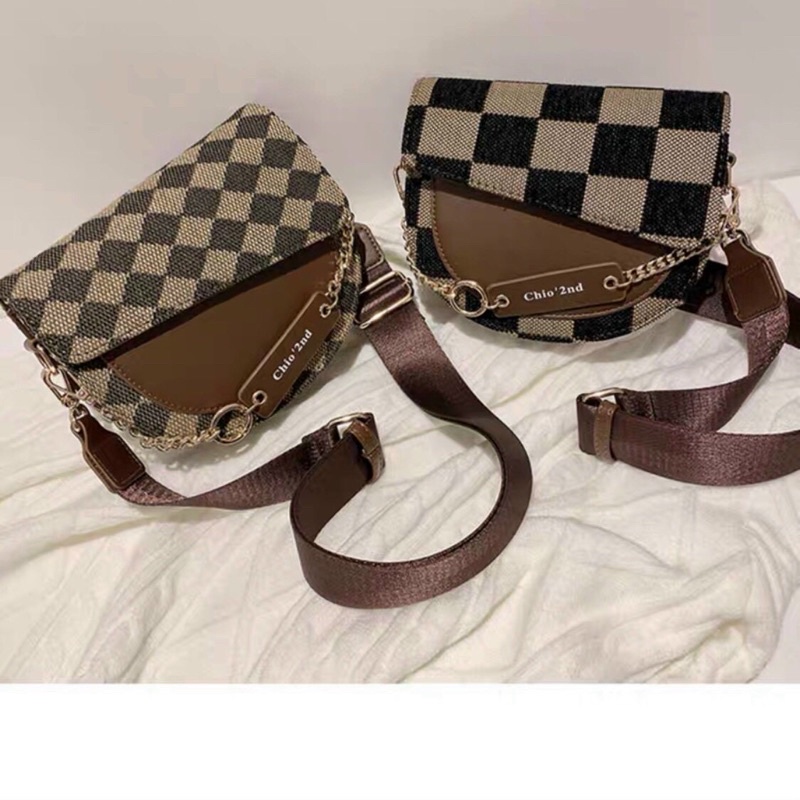 Túi đeo chéo nữ cá tính hoạ tiết siêu đẹp