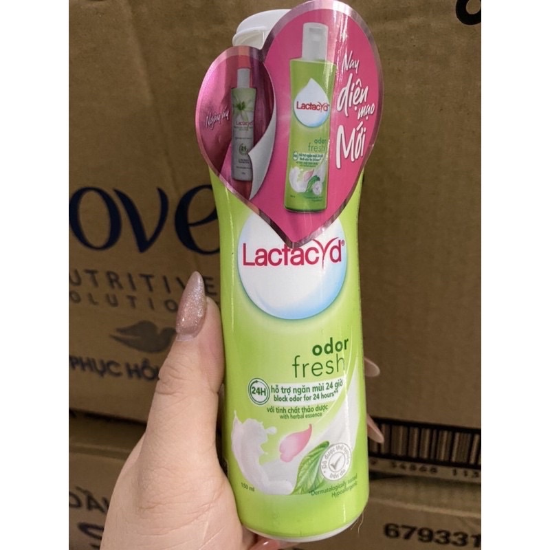 Dung dịch vệ sinh phụ nữ Lactacyd ngăn mùi 24 giờ 150ml (Xanh Lá)