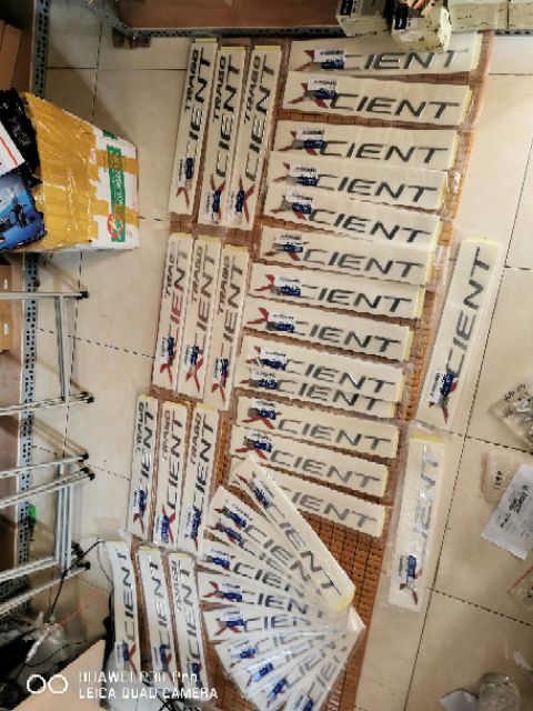 Tem chữ dán chính hãng HUYNDAI XCIENT TRAGO GOLD LIMOSINE