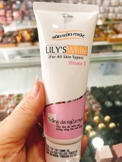 SỮA RỬA MẶT LILY WHITE TRẮNG DA NGỪA MỤN