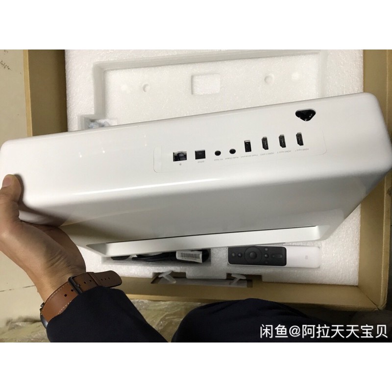 Máy chiếu Xiaomi Laser 150 siêu gần