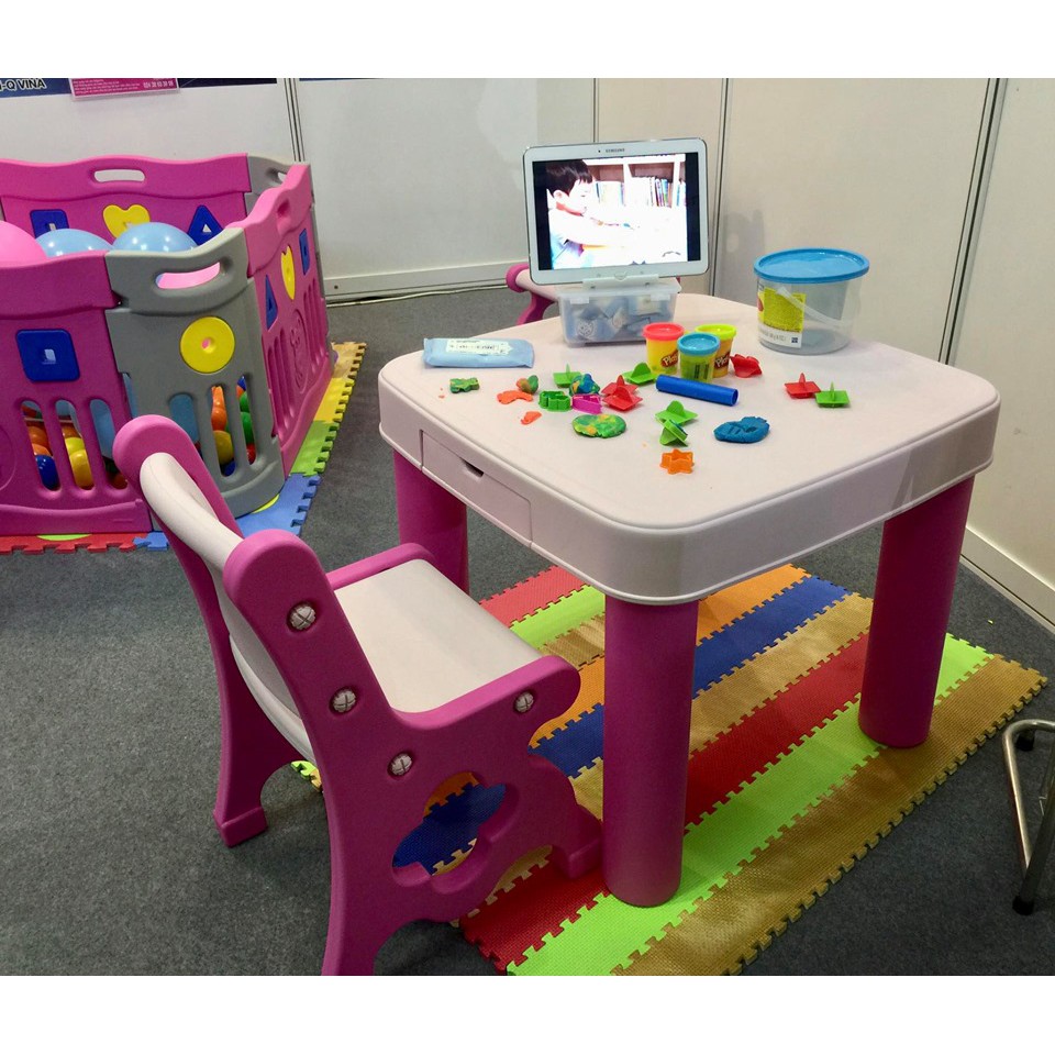 Bộ bàn ghế nhựa dành cho trẻ em Hi-Genie Hàn Quốc