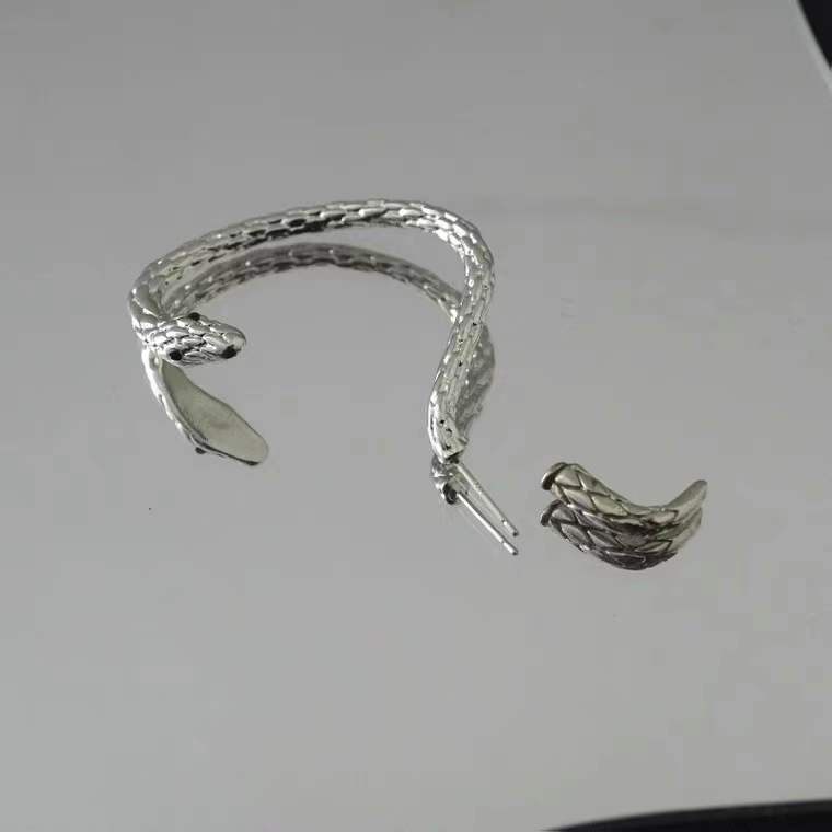 Đôi Khuyên Tai Nữ Hình Con Rắn Phong Cách Âu Mỹ Cá Tính