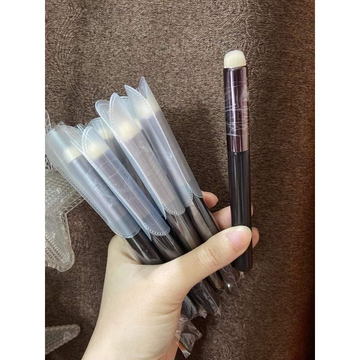 Cọ môi che khuyết điểm đa công dụng tiện lợi siêu xinh_yến nhi shop