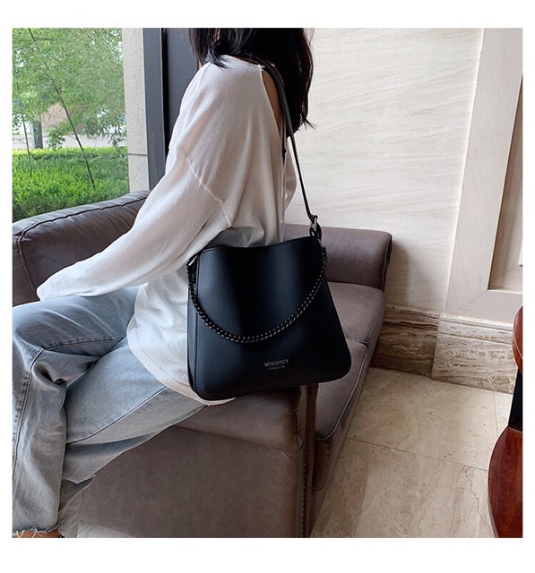 [CHỈ CÒN TRẮNG] Túi tote da dây xích cùng màu tặng kèm ví P030 | BigBuy360 - bigbuy360.vn