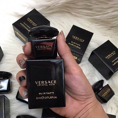 Nước hoa nữ Versace Bright Crystal Noir Eau de Toilette Natural Spray 5 ml | BigBuy360 - bigbuy360.vn