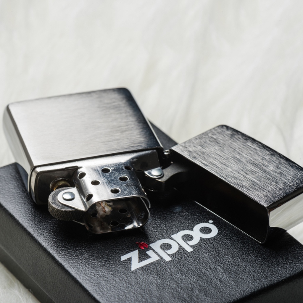 Bật zippo bạc, hộp quẹt Satin Chrome 555 vỏ dày hàng Mỹ- KenZ