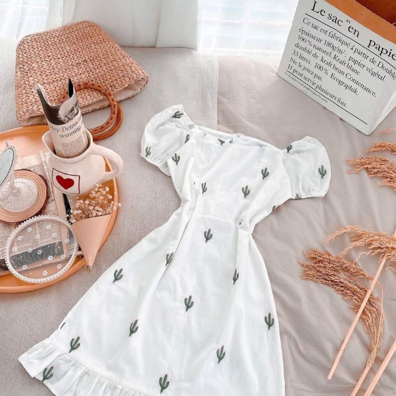 đầm basic cổ vuông họa tiết xương rồng