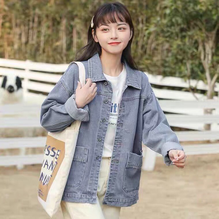 Áo khoác jean nữ túi vuông, phong cách đơn giản, nhẹ nhàng, cá tính. Chất liệu denim cao cấp - Lari jean