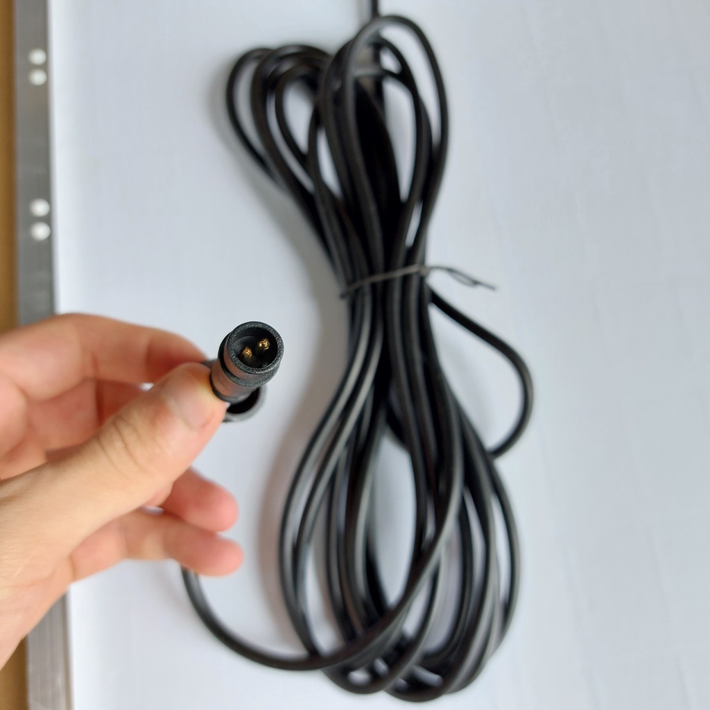 Đèn năng lượng mặt trời hãng ZL, đèn pha vỏ nhôm ZL-E22 200W có báo pin