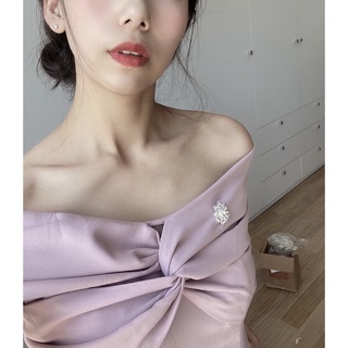 cài áo đính đá
