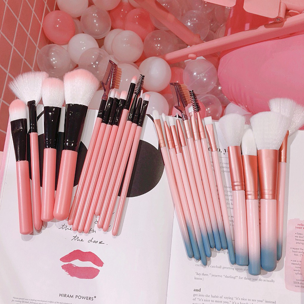 Set 12 cây cọ trang điểm với màu sắc tự chọn độc đáo