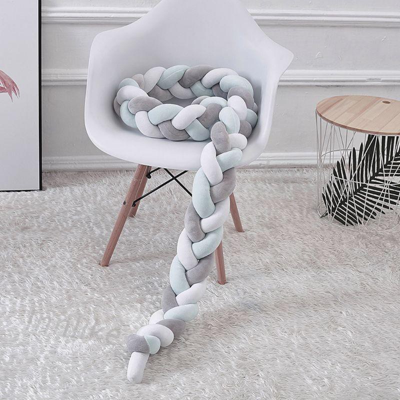 Gối nhồi bông dạng bện chặn cũi nằm cho bé