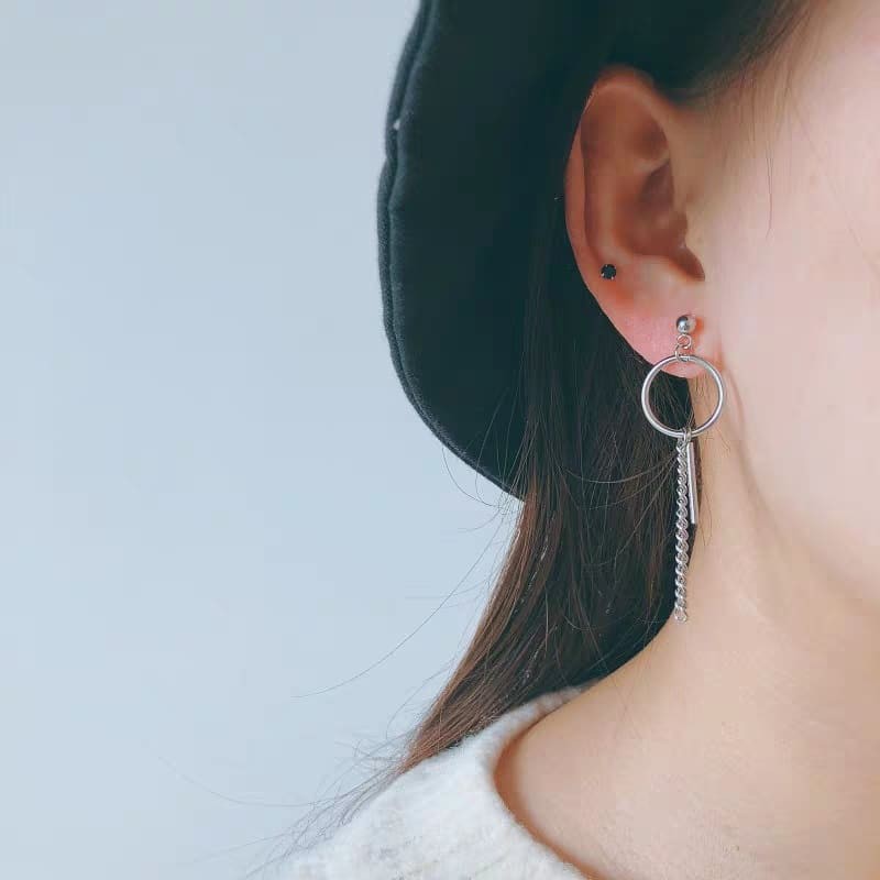 Khuyên tai titan unisex tròn phối thanh Yesung Suju ko gỉ