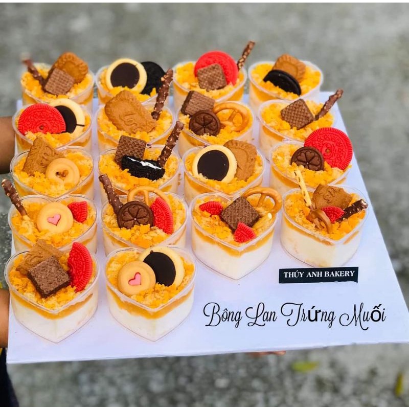 Bánh trái tim vị cafe trang trí bánh sinh nhật, bánh tròn nhân trái tim