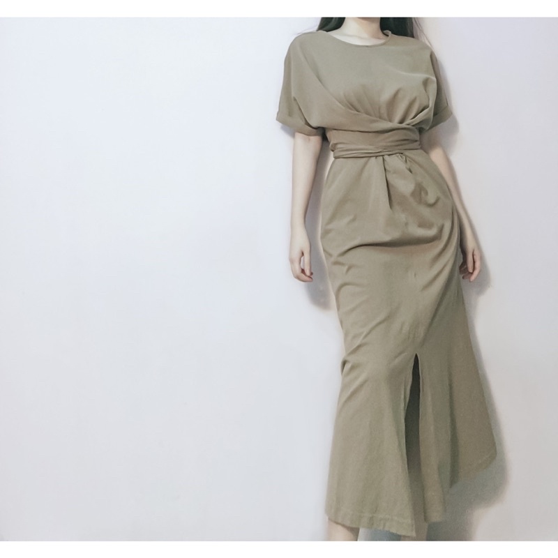 Đầm midi cột dây xoắn eo xẻ tà