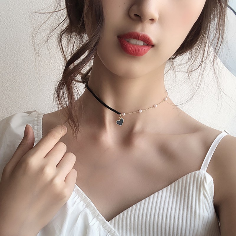 Vòng cổ choker ngắn đính hạt giả ngọc trai