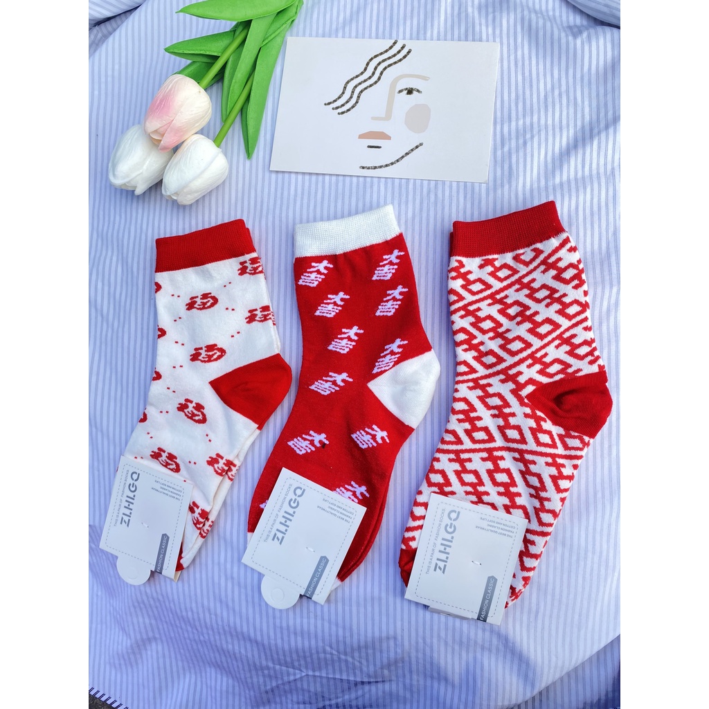Tất nữ Muzinu tất cổ cao họa tiết chữ tone đỏ rực rỡ sắc màu TN223