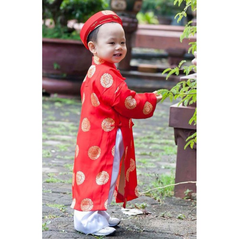 Áo dài gấm Thái Tuấn cho bé kèm mấn.