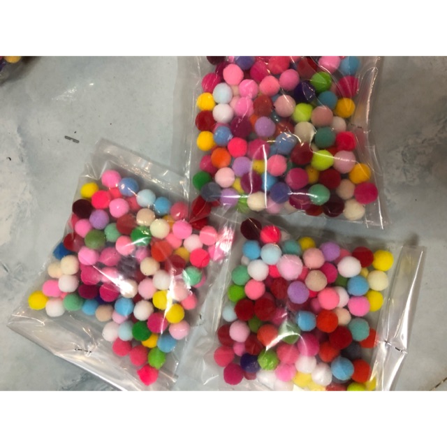 Pom pom 1cm 18k/gói/100cái màu ngẫu nhiên theo gói