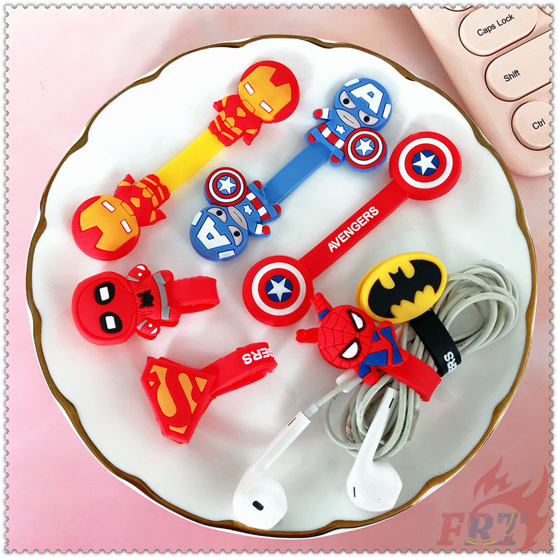 ◐ Máy Cuốn Dây Cáp Siêu Anh Hùng Marvel &amp; DC ◑ 1 Phụ Kiện Giữ Dây Cáp Tai Nghe Gọn Gàng Bằng Silicon Hình Iron Man / Captain American / Spider Man / Batman / Superman / Deadpool Hoạt Hình