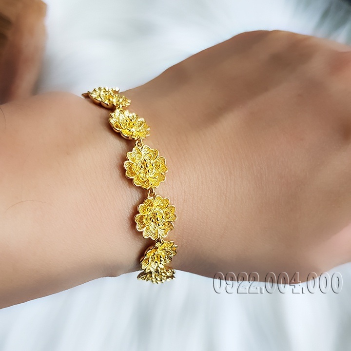 Lắc tay nữ khóa chữ S, lắc mạ vàng hình bông hoa.