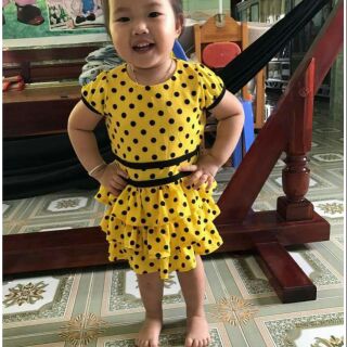 Đầm chấm bi bé gái