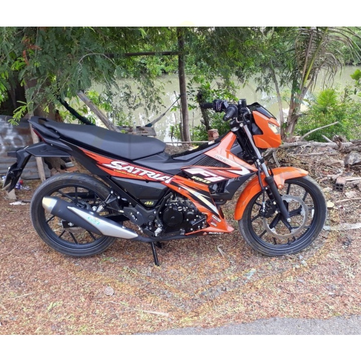 ( Quí khách vui lòng mang ra tiệm cho thợ dán ) Tem satria fi đỏ đen