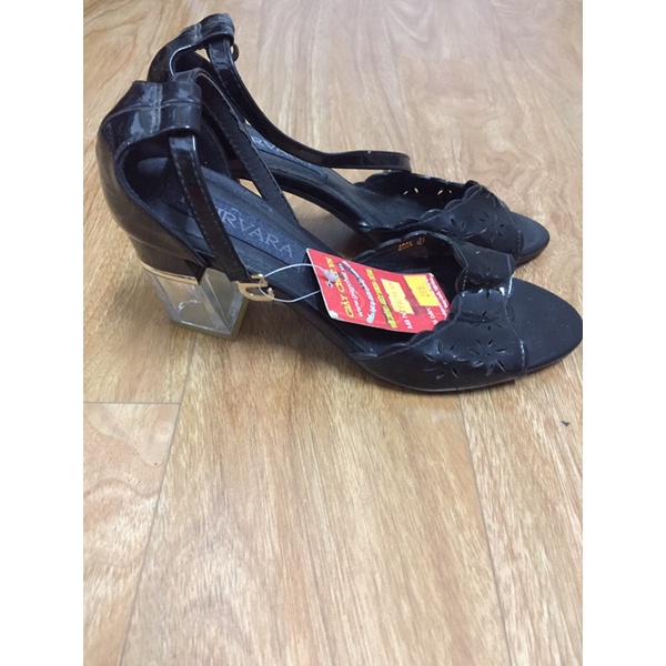 Sandal nữ màu đen