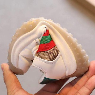 Giày cho bé
