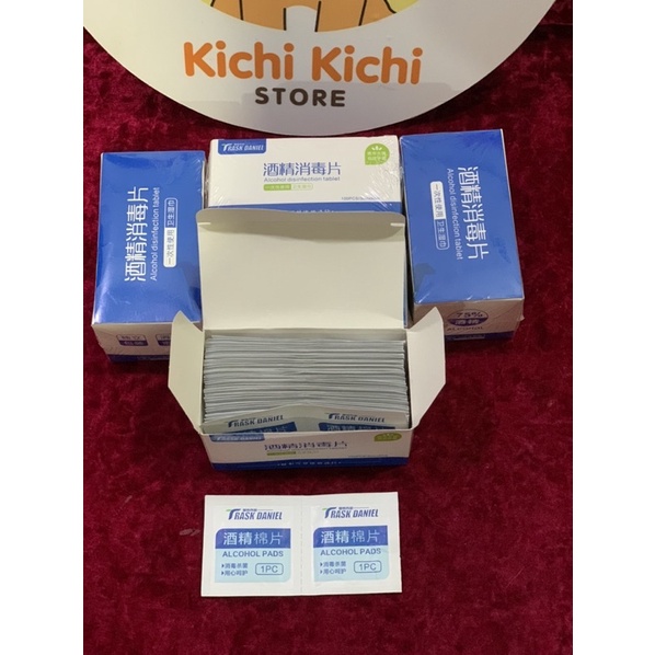 Khăn ướt cồn loại chia từng miếng tiện lợi của hãng TRASK DANIEL.
