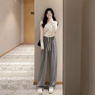 Set áo croptop trắng dài tay mix quần nỉ xám siêu xinh