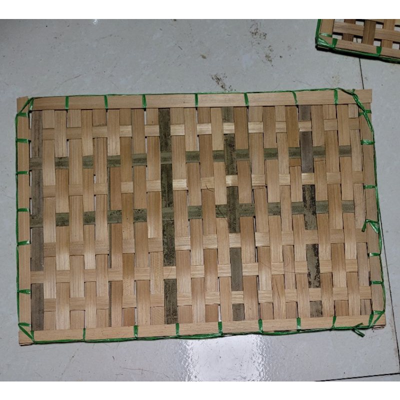 Tấm phên bằng tre nứa để làm khánh trang trí tết