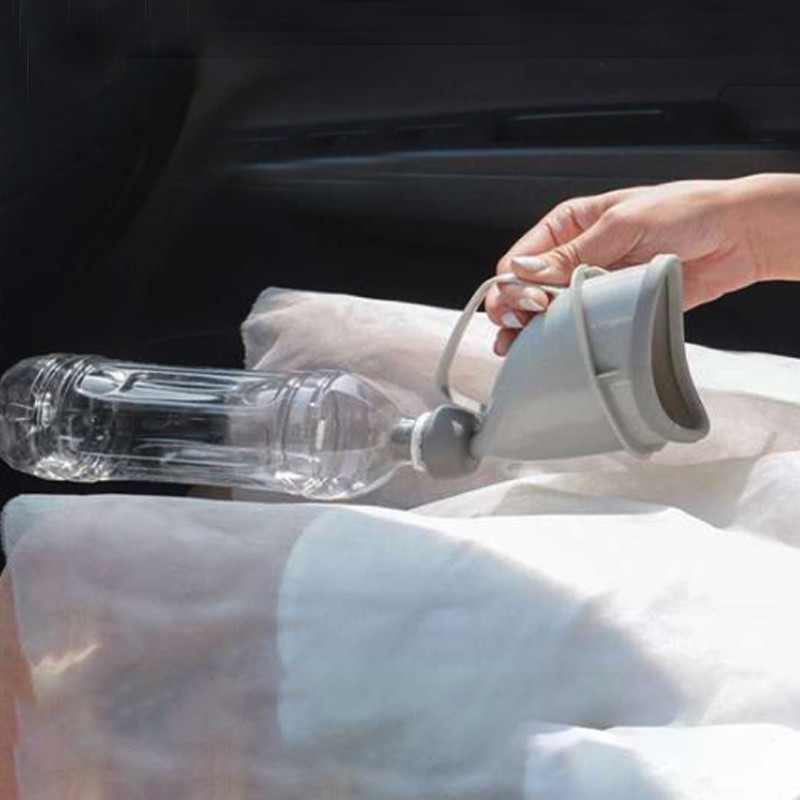 Dụng cụ đi vệ sinh trên xe ô tô khi cần thiết, thuận tiện, nhỏ gọn dễ dùng