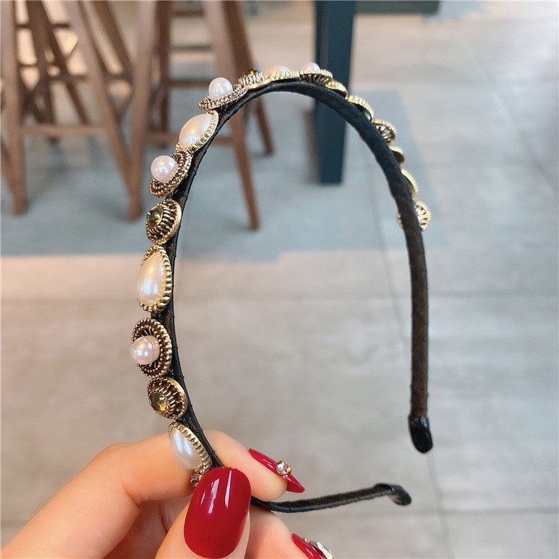 các mẫu cài tóc nền nhung đen đính trai nhân tạo &amp; đá