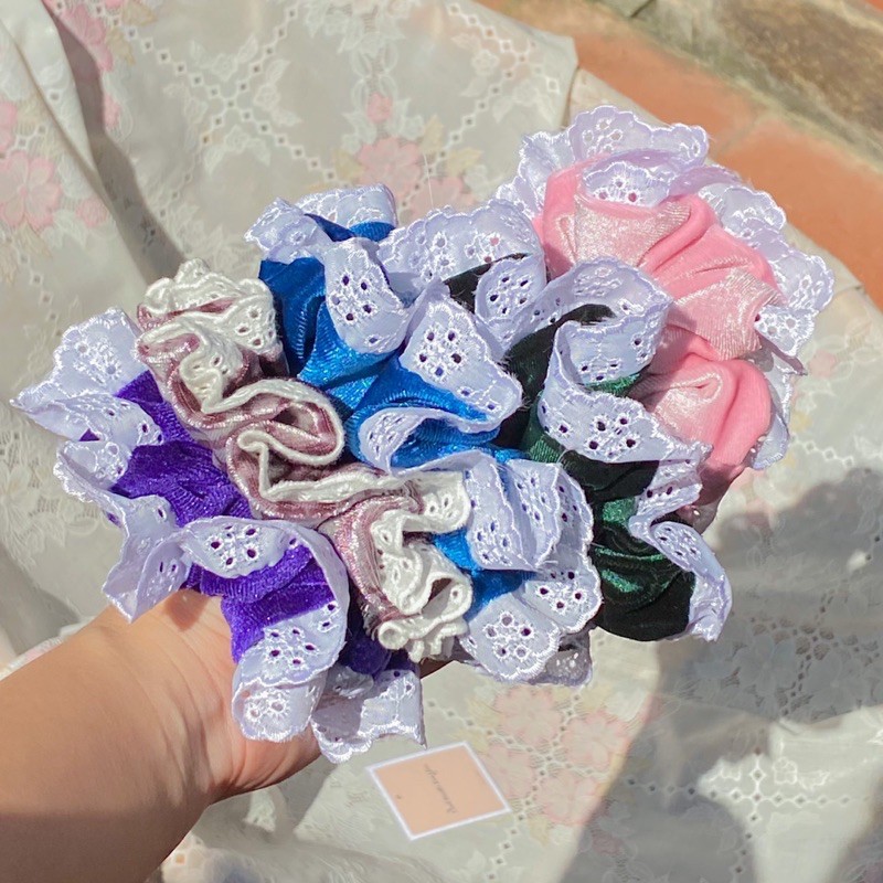 Đồ buộc tóc scrunchies nhung phối ren thiết kế✨