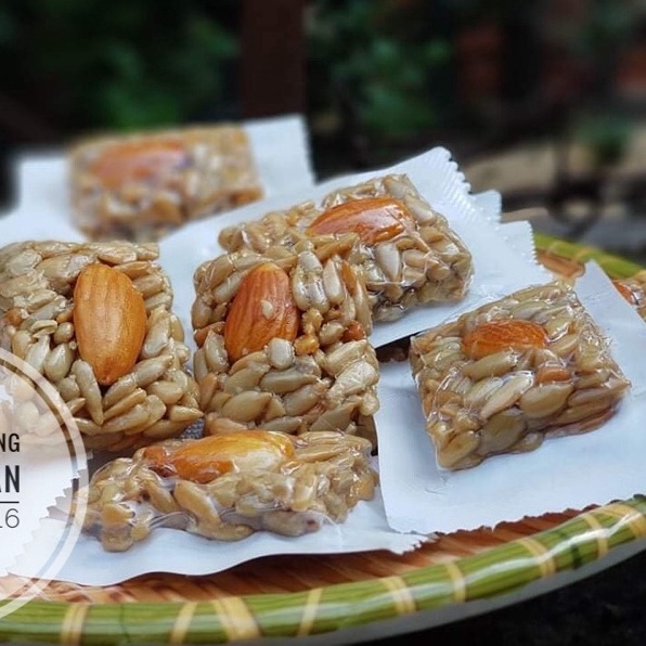 Kẹo Hướng Dương Hạnh Nhân Mật Ong - ăn vặt cô nương béo