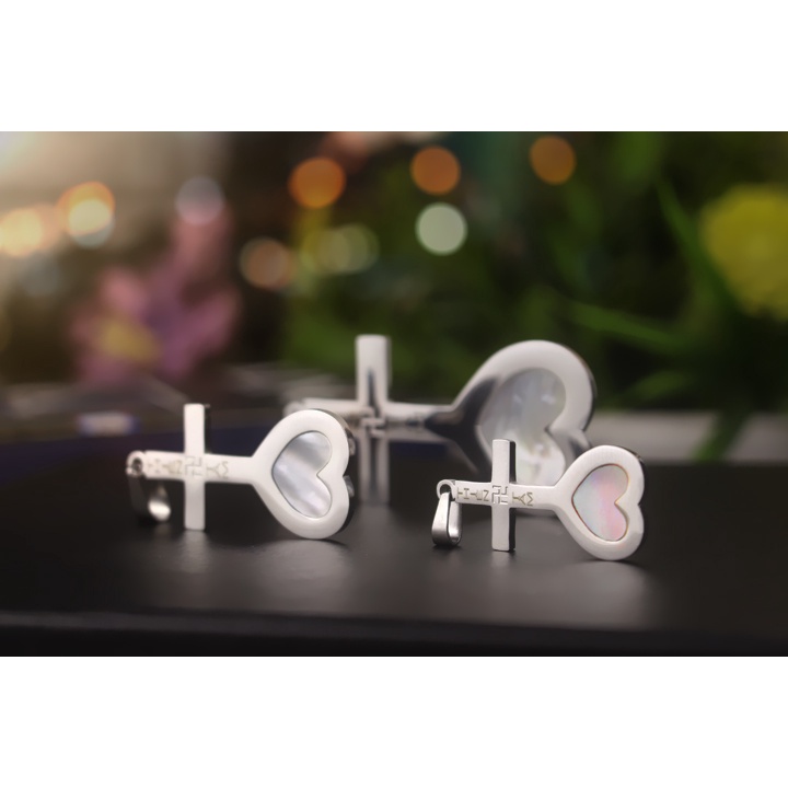 Mặt dây chuyền titan Thiên Tâm cẩm xà cừ ánh sáng không gỉ