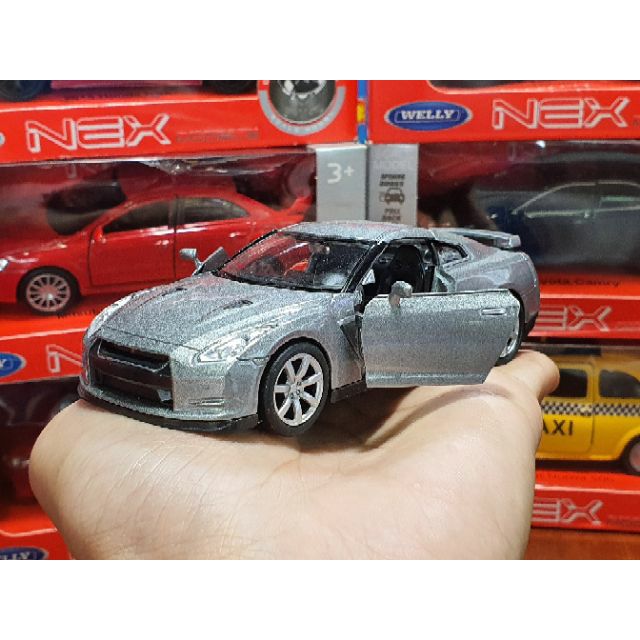 Xe mô hình Nissan NISSAN GT-R WELLY 1:36 (Trắng, Xám)