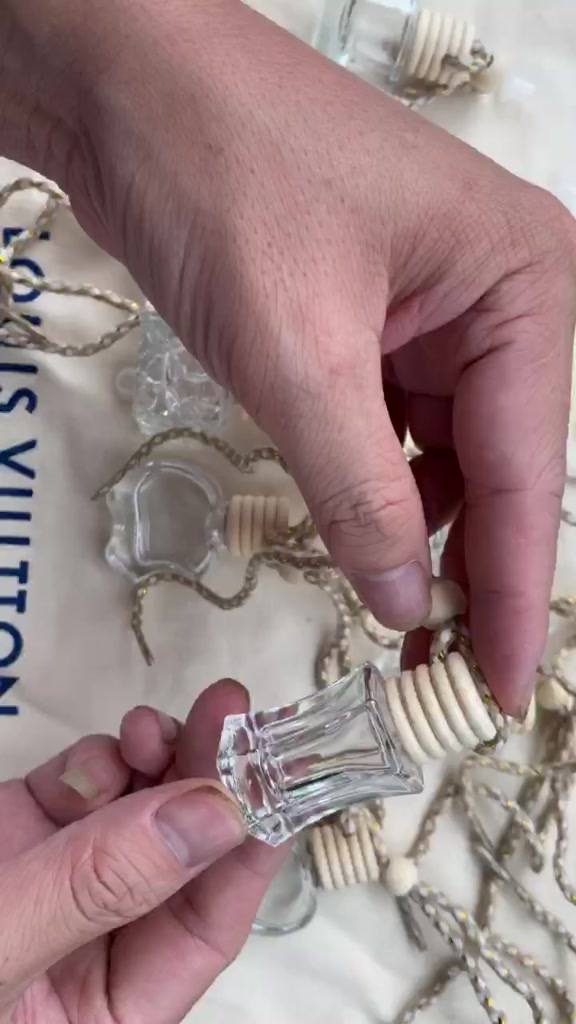 [RẺ NHẤT SHOPEE] 10 Vỏ lọ tinh dầu treo xe ô tô - lọ hình kim cương sang trọng, đẳng cấp | BigBuy360 - bigbuy360.vn