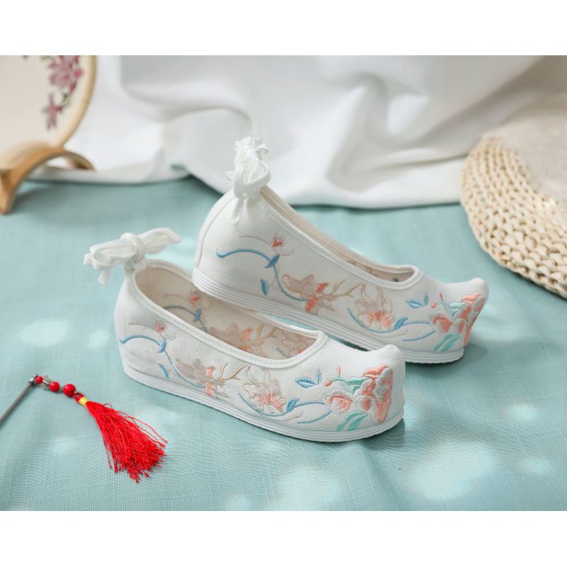 Giày cổ trang nữ mũi hếch