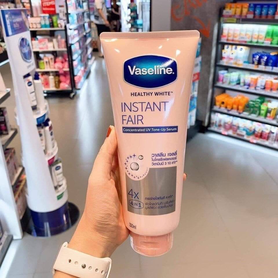 KEM VASELINE 4X TINH CHẤT NGỌC TRAI MỚI DƯỠNG DA TRẮNG HỒNG BAN ĐÊM 320ML