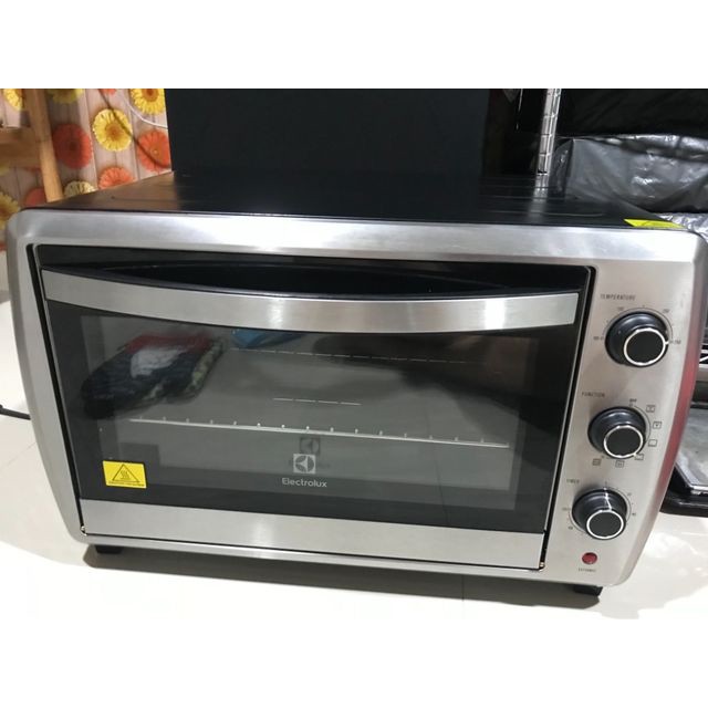 Lò nướng để bàn Electrolux EOT38MXC sản xuất Trung Quốc